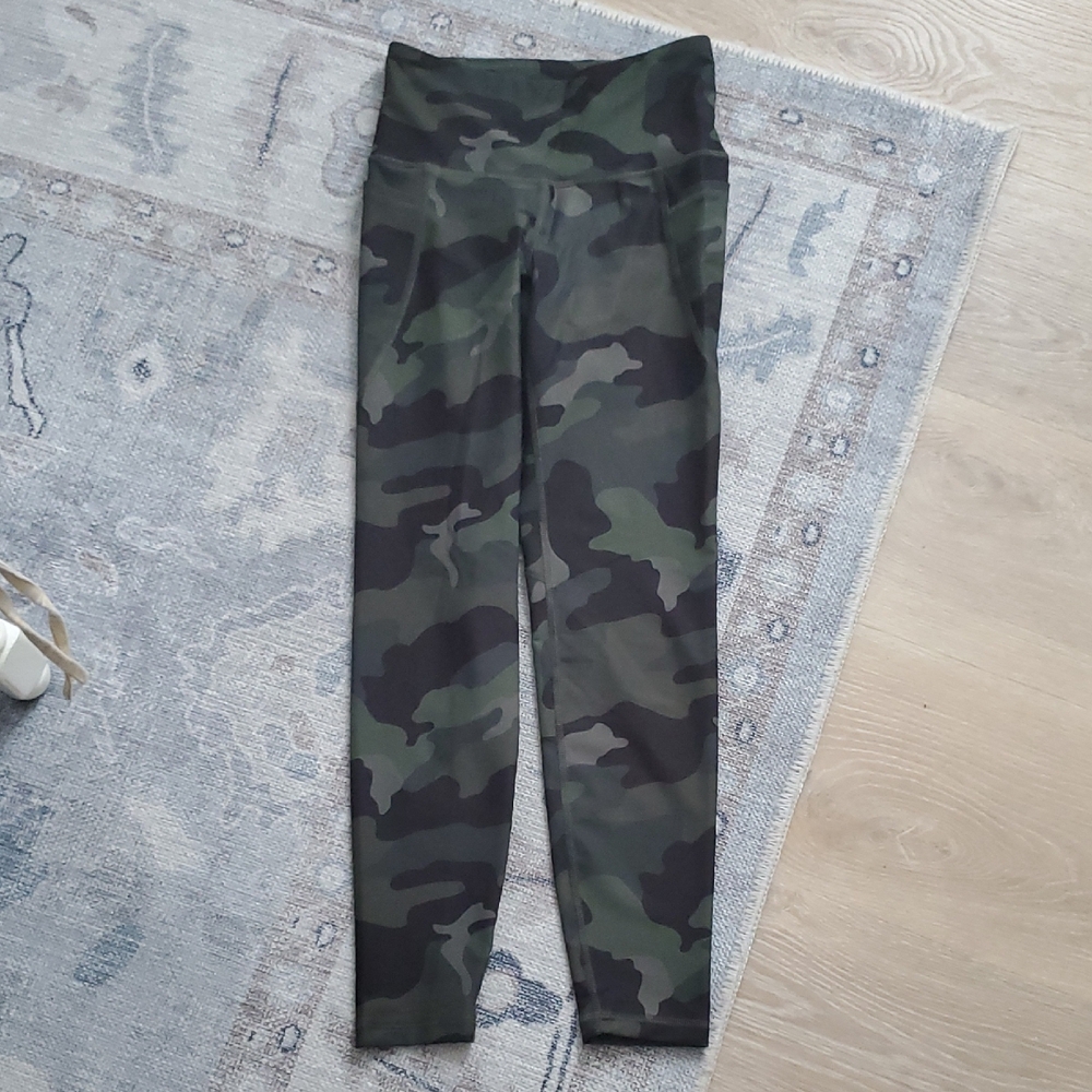 Old Navy Elevate Go Dry Camo High Rise Athletic Leggings SzS